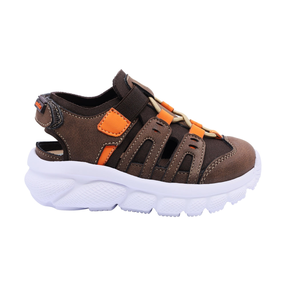 Sandalias para niño Audaz material sintético color café Waffle ajuste seguro con tira de contacto