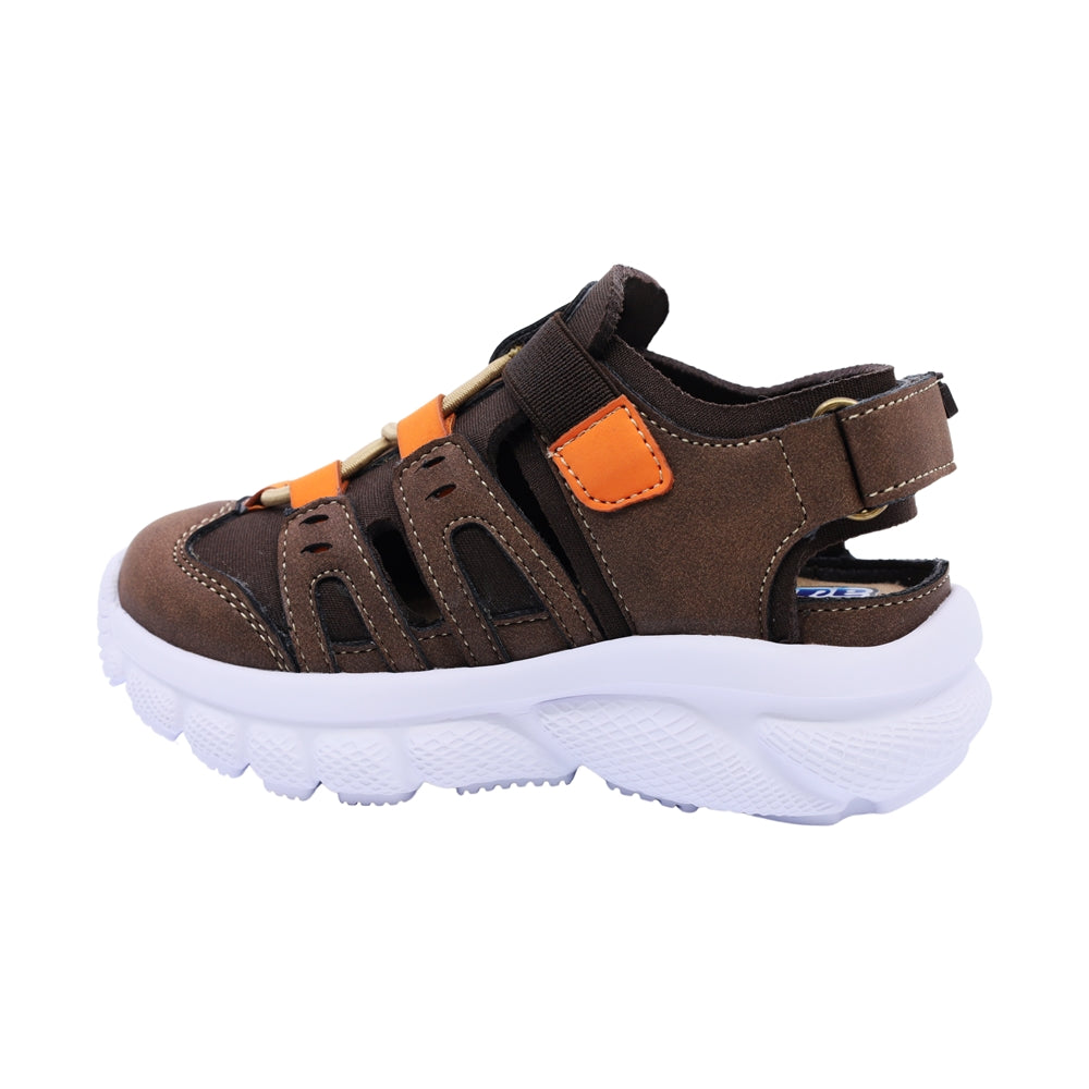 Sandalias para niño Audaz material sintético color café Waffle ajuste seguro con tira de contacto