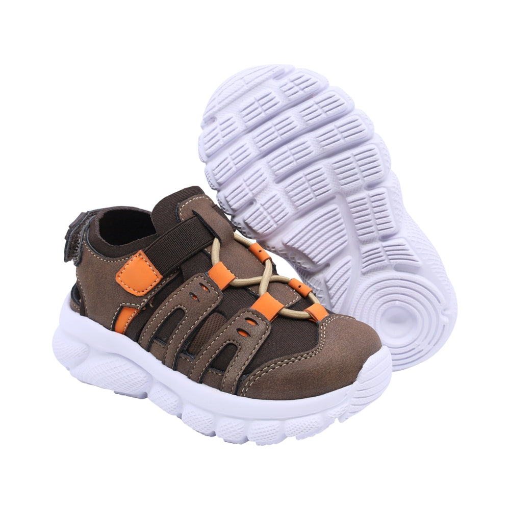 Sandalias para niño Audaz material sintético color café Waffle ajuste seguro con tira de contacto