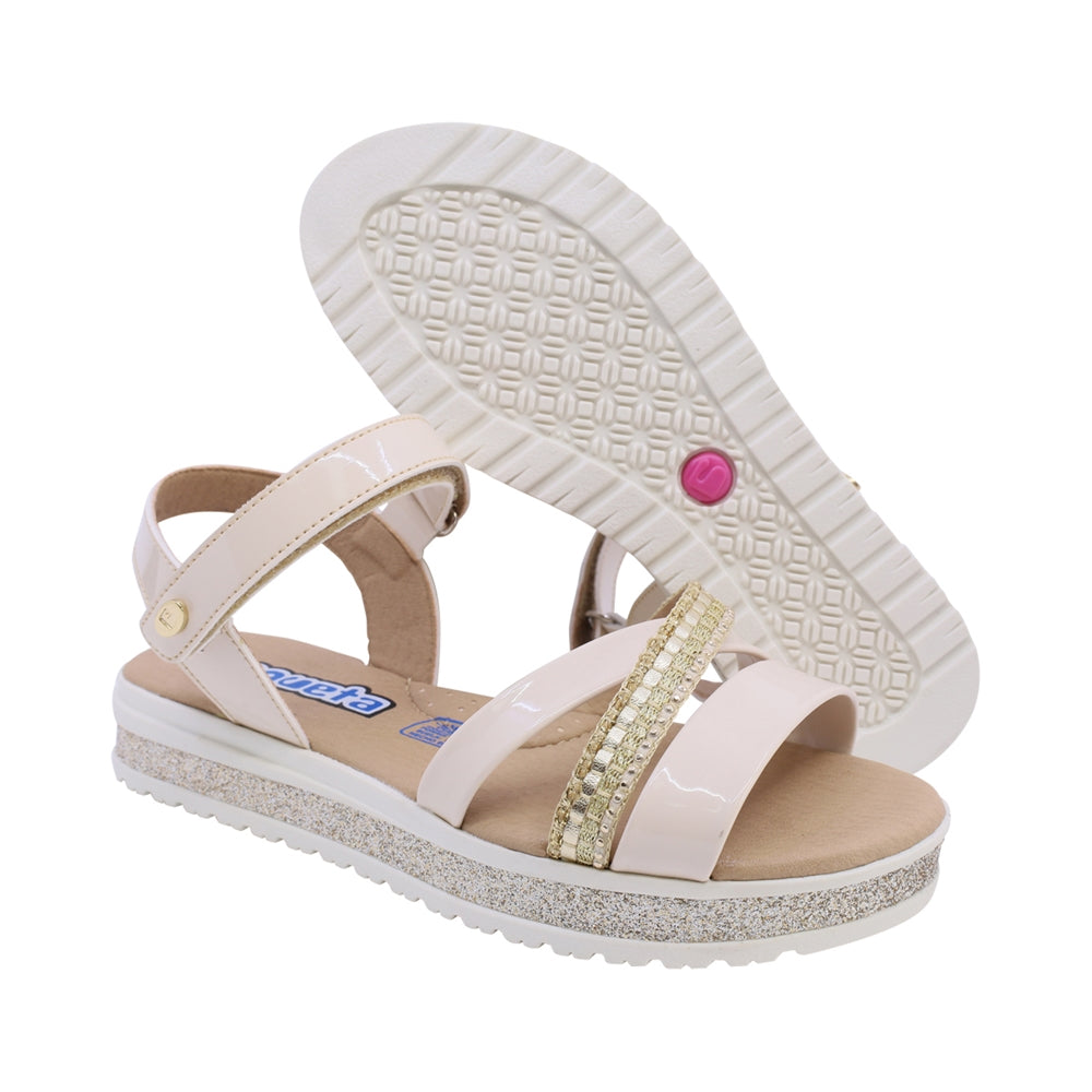 Sandalia Coqueta para niña en sintético beige Casandra con tira de contacto.