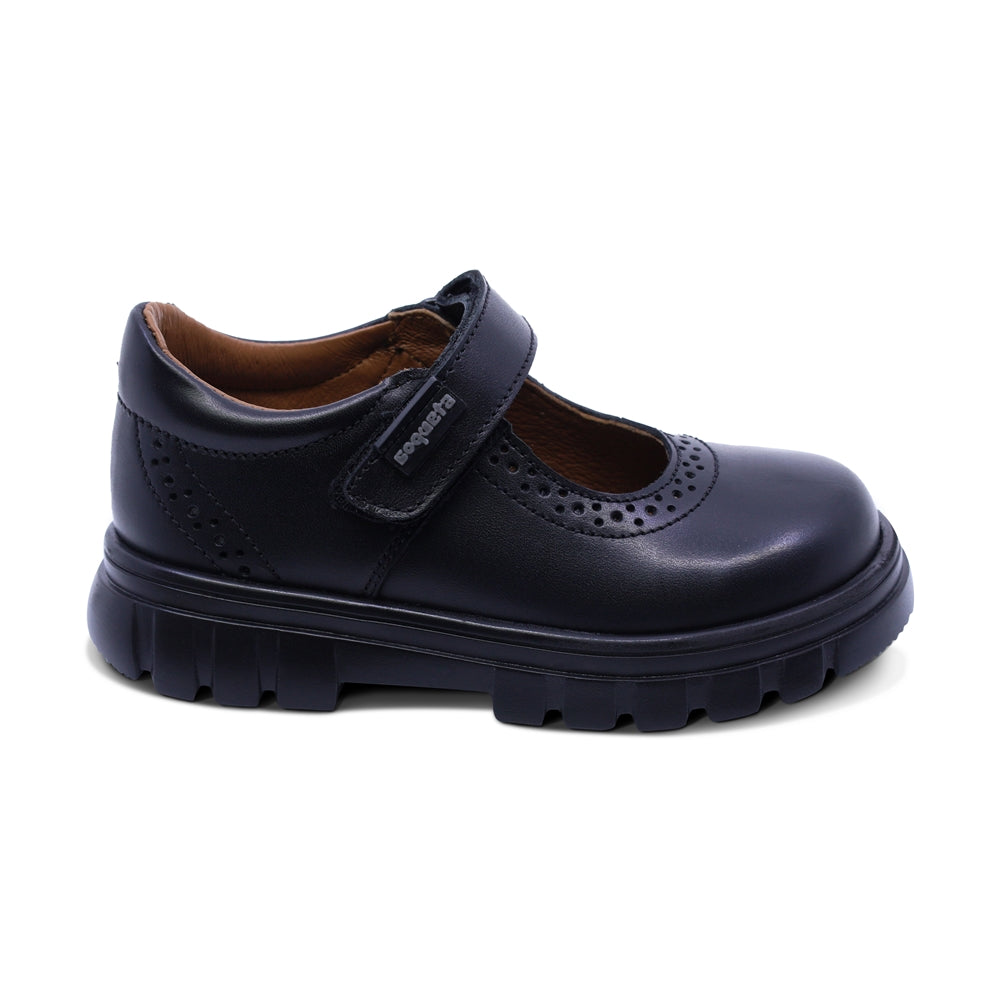 Zapato escolar Coqueta para niña de piel en negro Thunder con detalle perforado