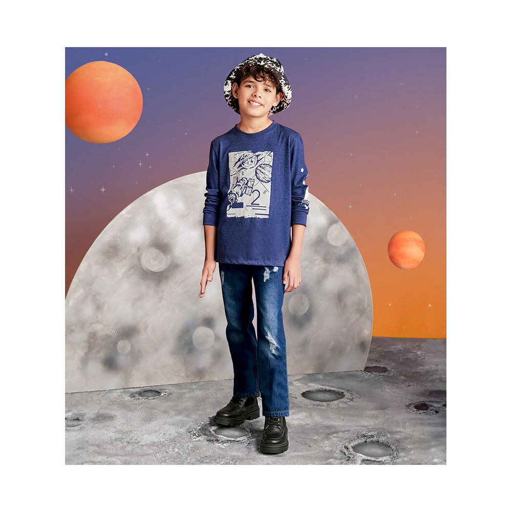 Playera Audaz para niño de poliéster azul marino con estampado espacial