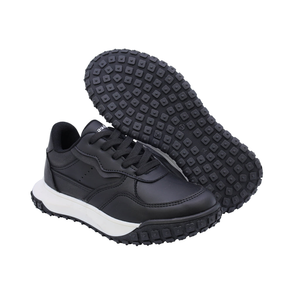 Tenis Audaz para niño en sintético negro One con suela antiderrapante.