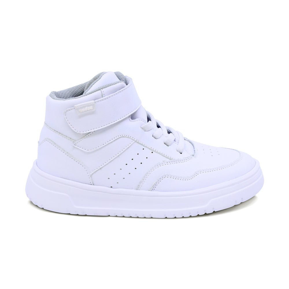 Tenis escolar Audaz para niño de piel blanco Raptor con ajuste alto