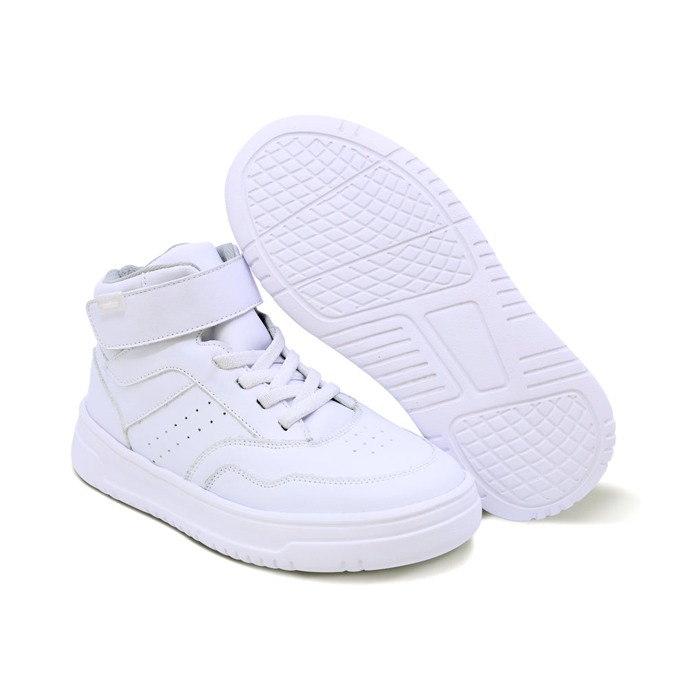 Tenis escolar Audaz para niño de piel blanco Raptor con ajuste alto