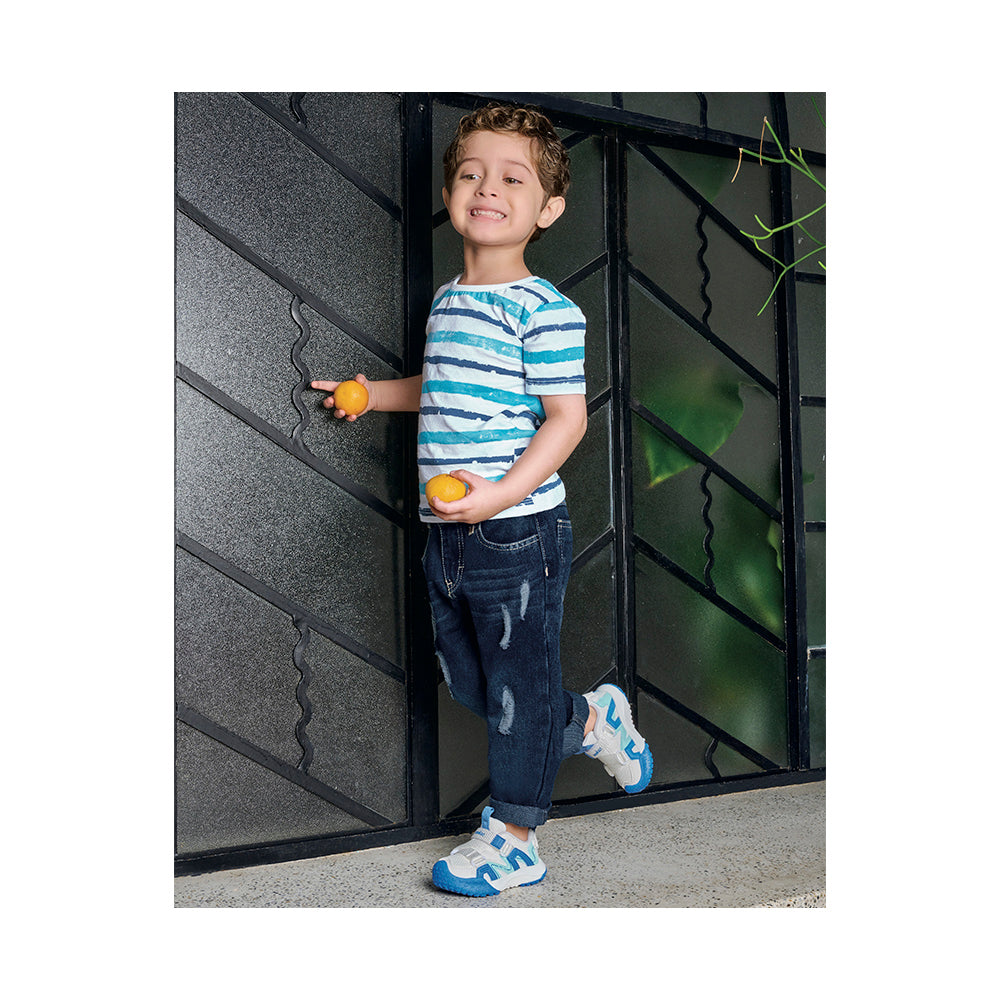 Playera Audaz para niño de algodón en azul con estampado de franjas