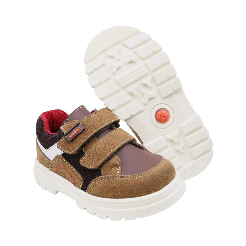 Tenis Audaz para niño en sintético café claro Thunder con ajuste doble tira de contacto