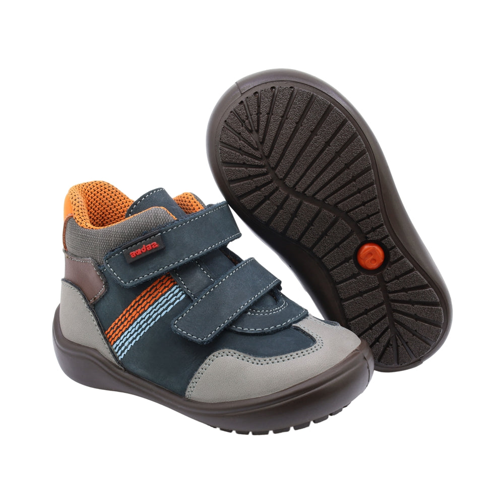 Bota Audaz para niño en piel azul Castor con detalles en contraste