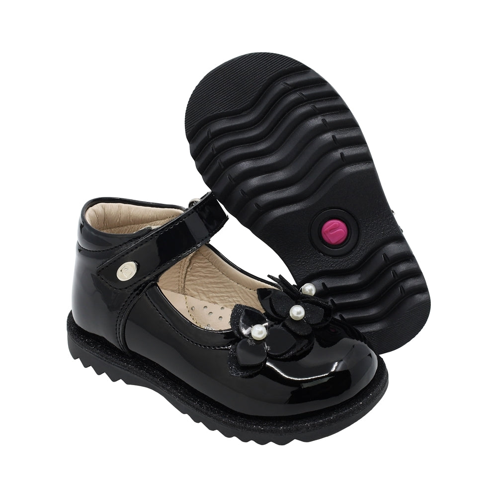 Zapato Coqueta para niña en charol negro Rondy con aplicación floral