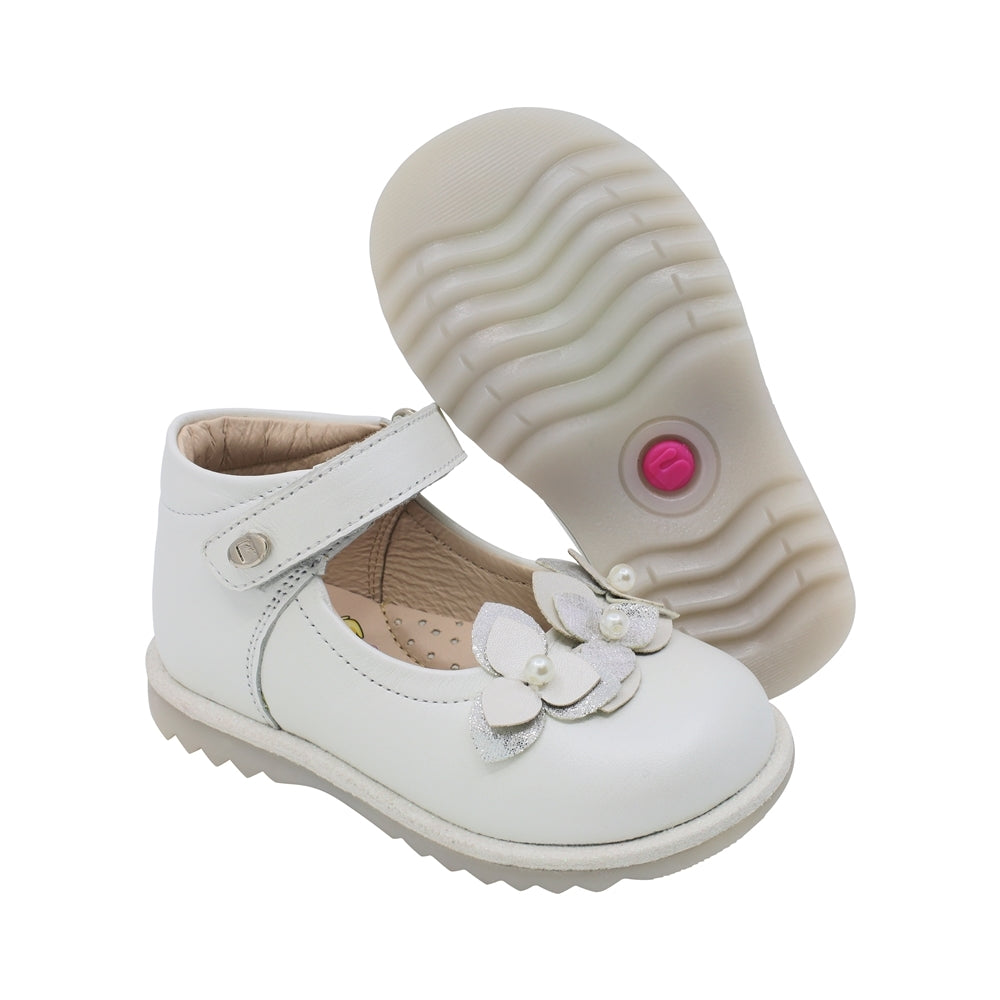 Zapato Coqueta para niña en piel perla Rondy con aplicación floral