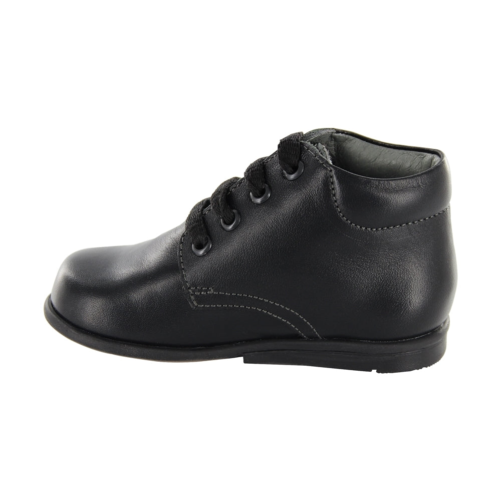 Bota Audaz para niño en piel negro Tommy con agujetas