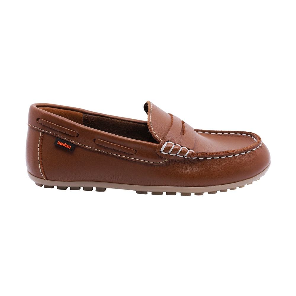 Mocasín Audaz para niño en piel café claro Malaga con diseño clásico