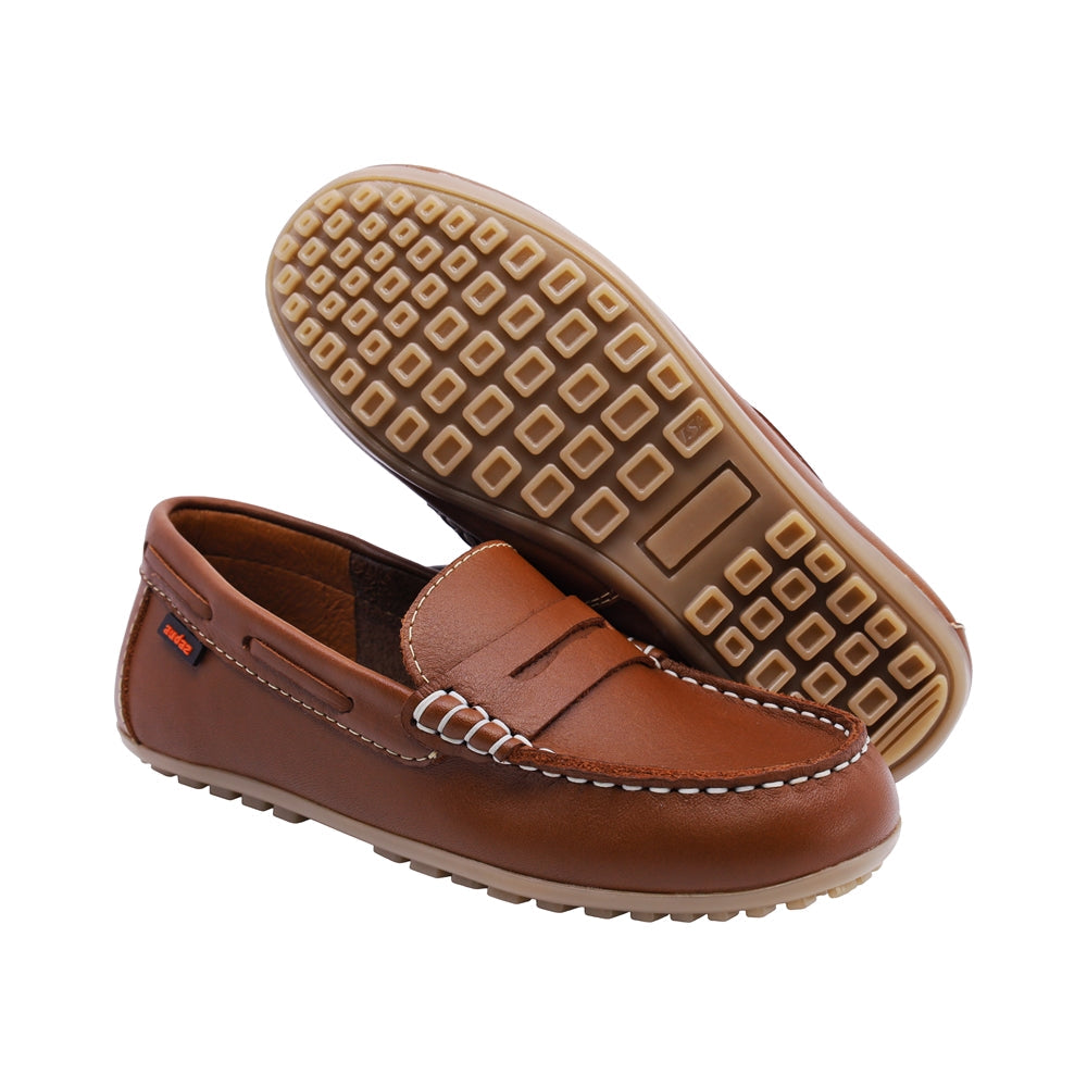 Mocasín Audaz para niño en piel café claro Malaga con diseño clásico