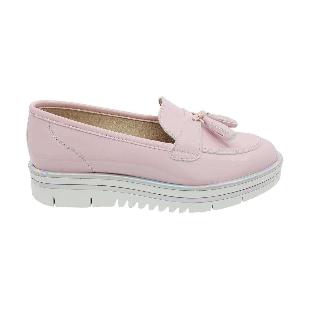 Mocasín Coqueta para niña en charol rosa con moño decorativo