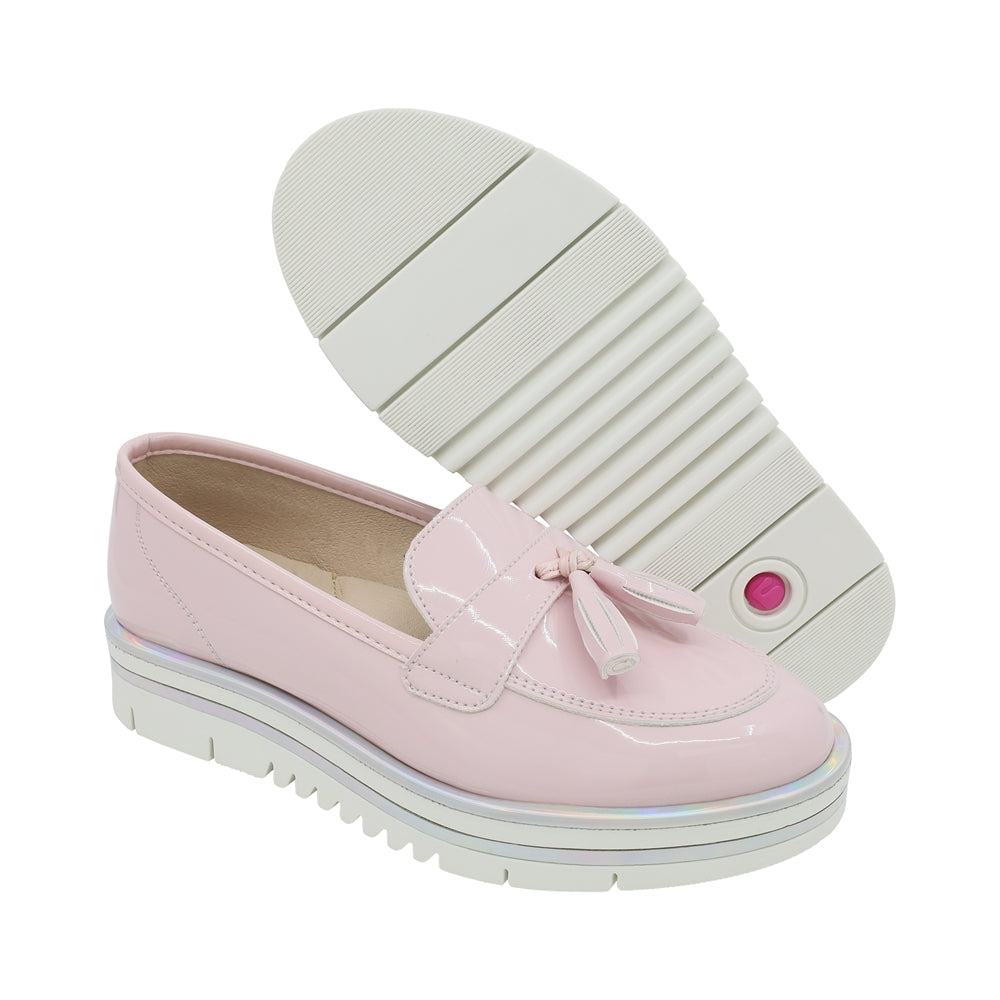 Mocasín Coqueta para niña en charol rosa con moño decorativo