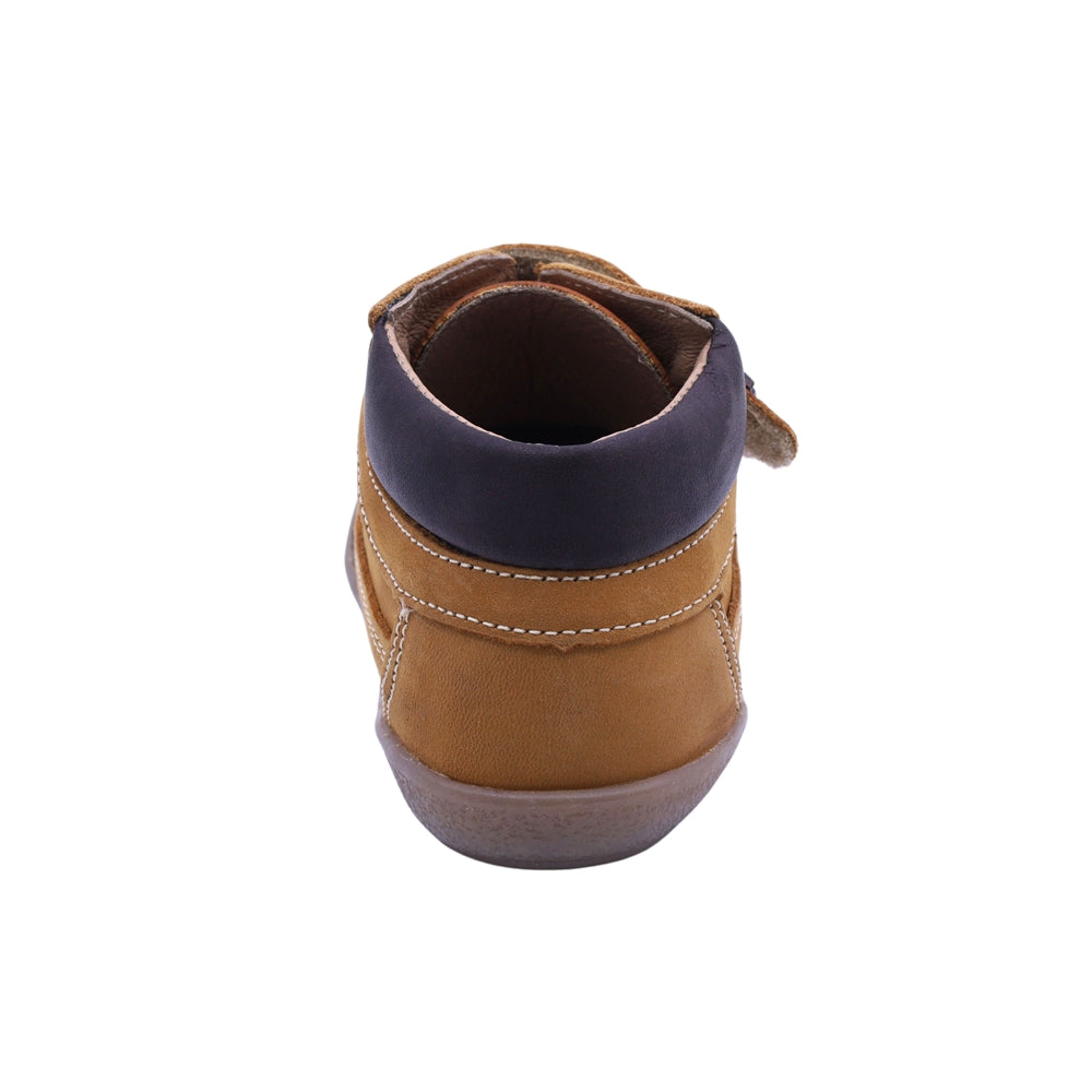 Botita Audaz para niño en piel miel Panky con anti-raspaduras