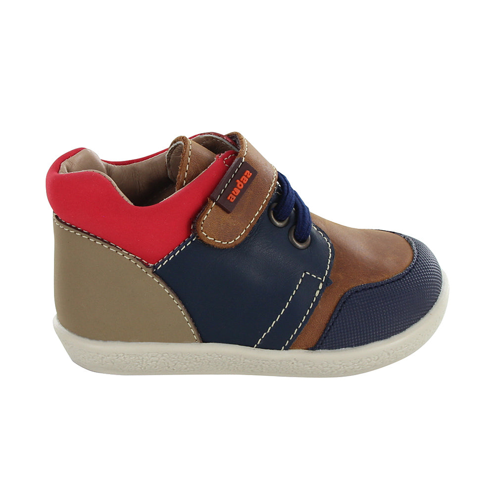 Zapato Audaz para niño en piel café Panky con soporte acolchado