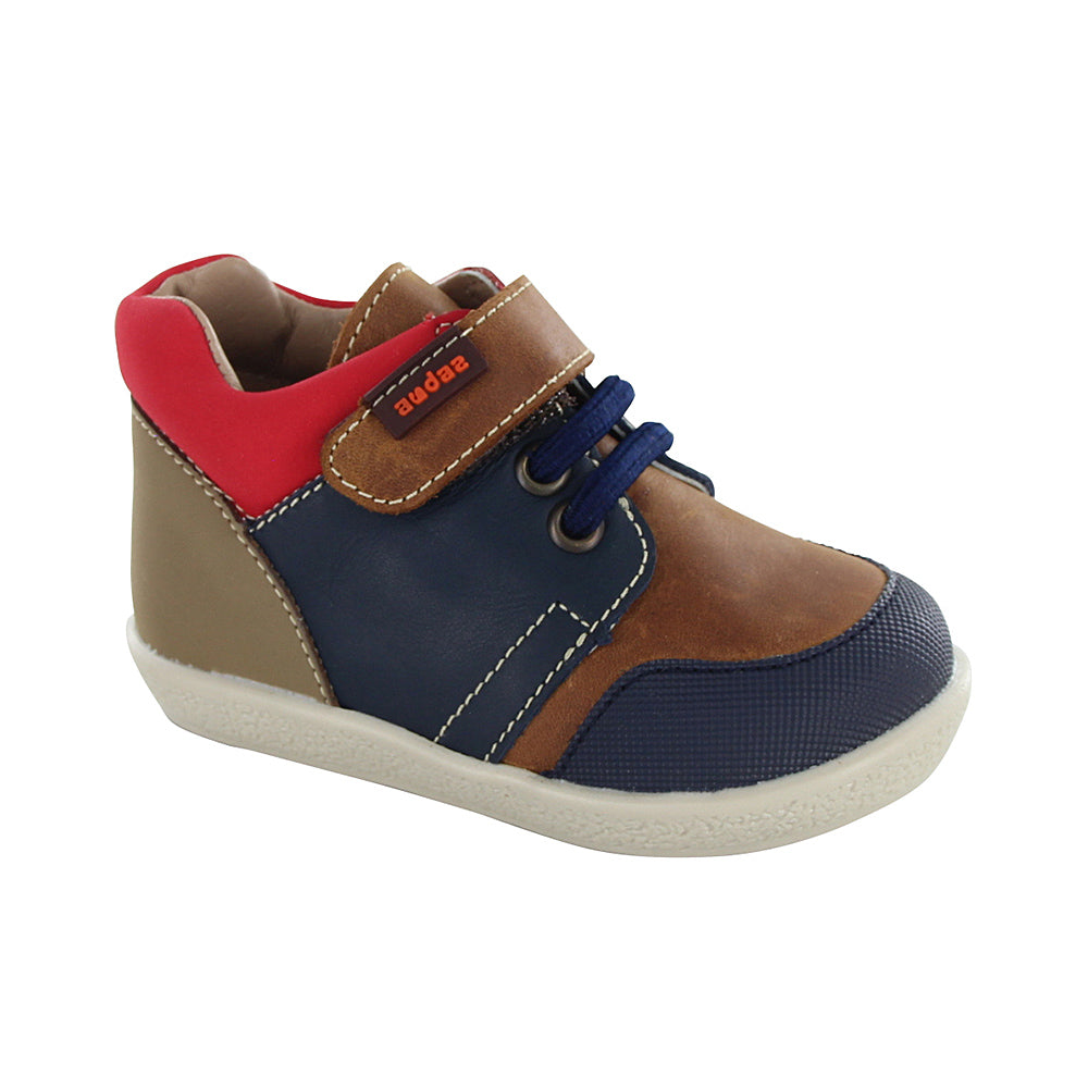 Zapato Audaz para niño en piel café Panky con soporte acolchado