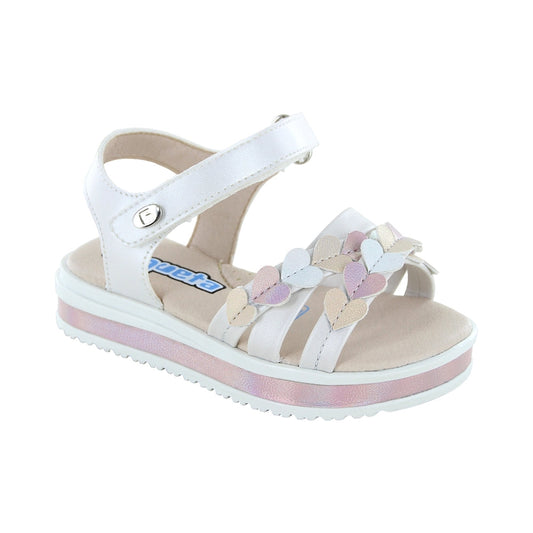 Sandalia Coqueta para niña en sintético perla Casandra con diseño de corazones.