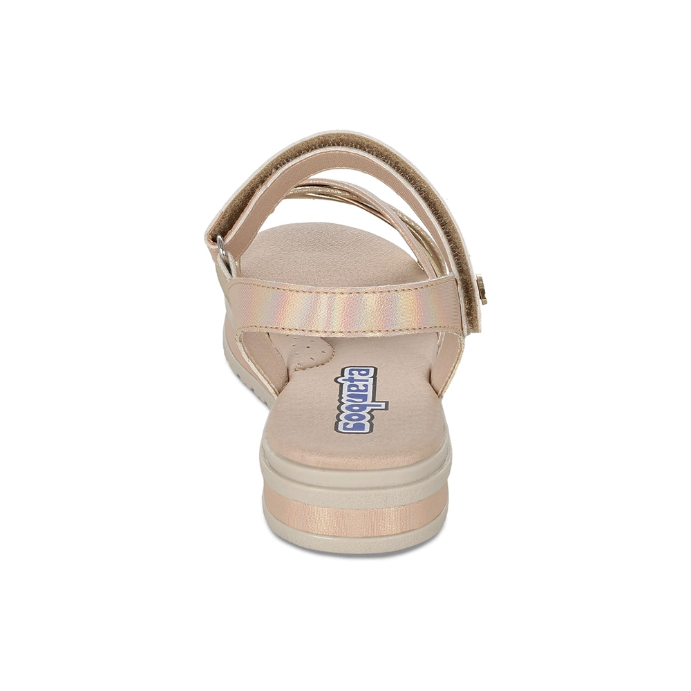 Sandalia Coqueta para niña en sintético oro Cassandra con suela comoda.