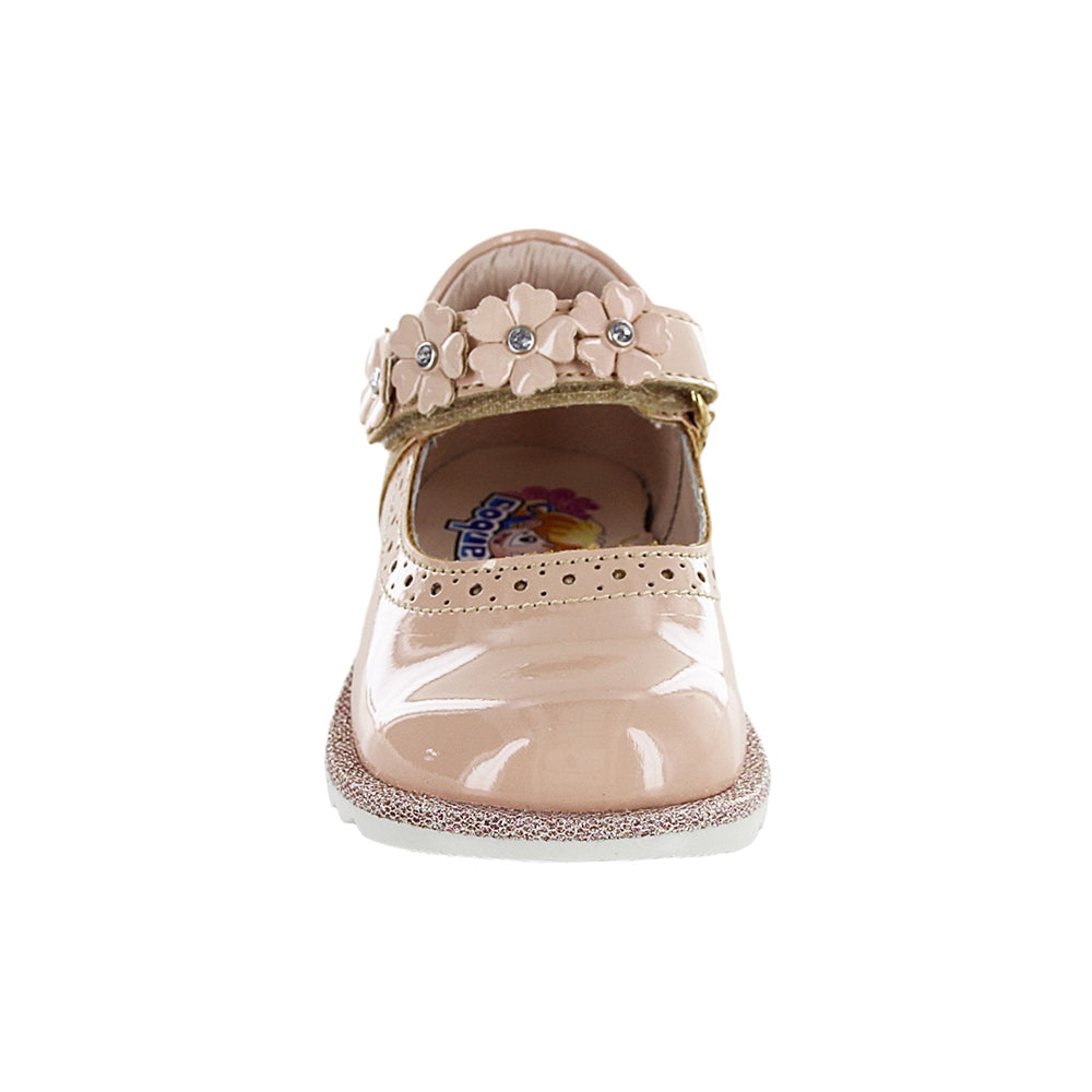 Zapato Coqueta para niña en charol beige Rondy con diseño de flores.