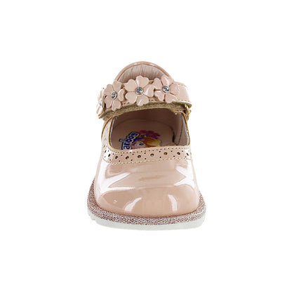 Zapato Coqueta para niña en charol beige Rondy con diseño de flores.
