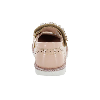 Zapato Coqueta para niña en charol beige Rondy con diseño de flores.