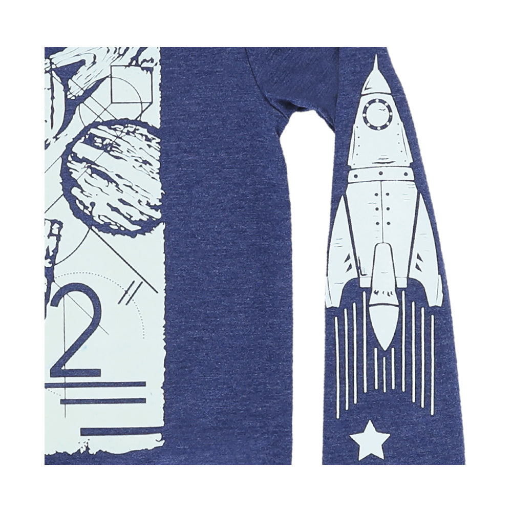 Playera Audaz para niño de poliéster azul marino con estampado espacial
