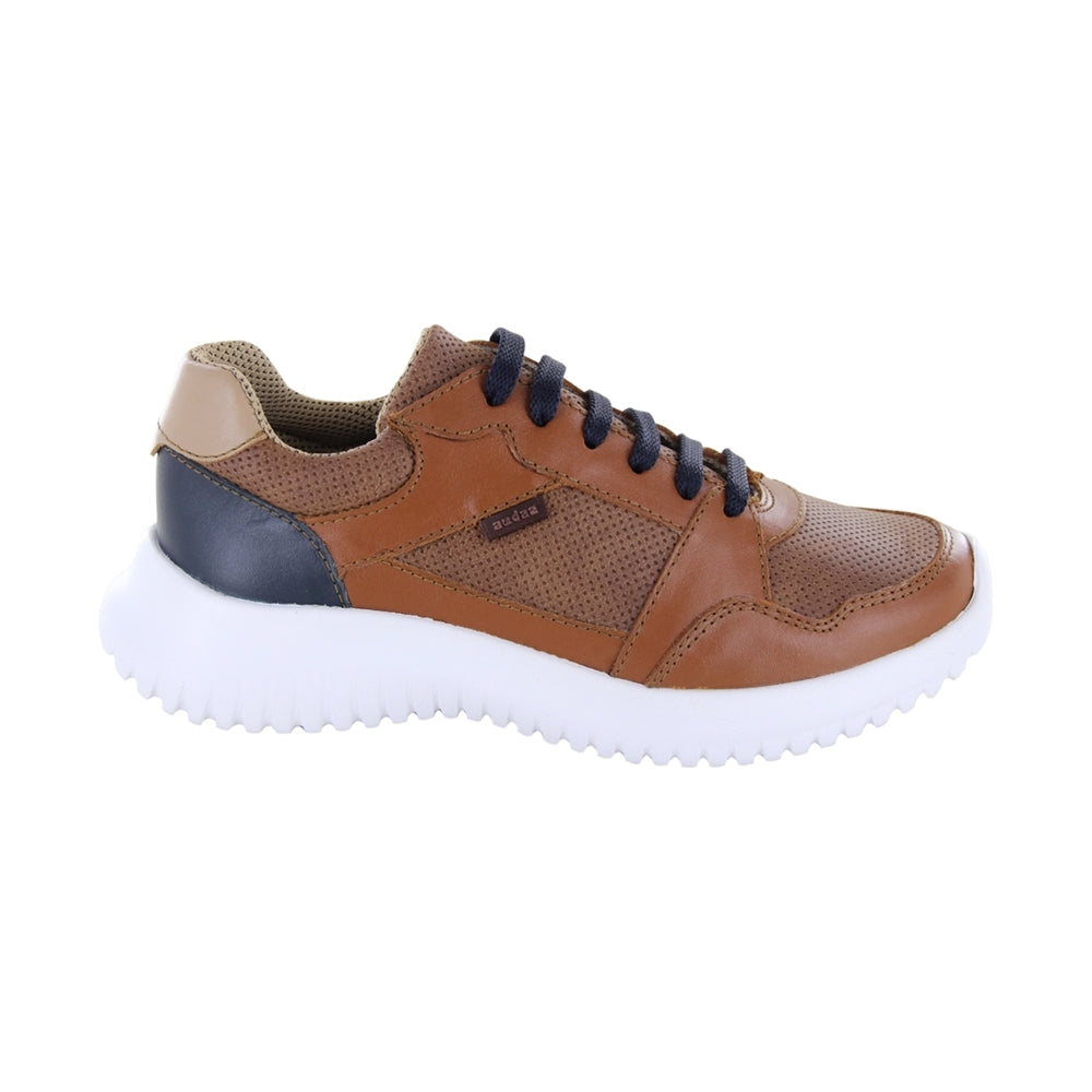 Tenis para niño Audaz en material piel color miel Adán y estilo versatil