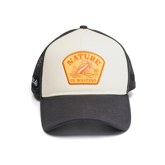 Gorra Flexi Country x New Era Estilo 1502 color blanco-gris
