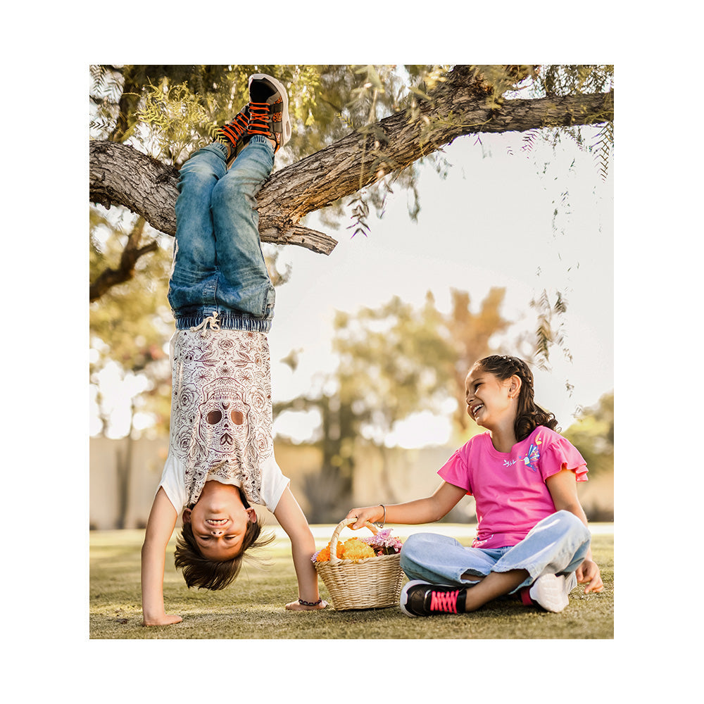 Playera Audaz para niño de algodón beige con estampado de calavera