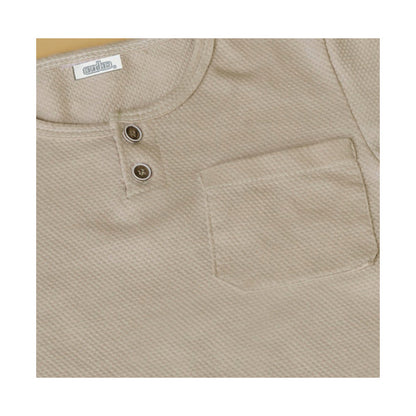 Playera Audaz para niño de algodón en  beige con botones y bolsillo