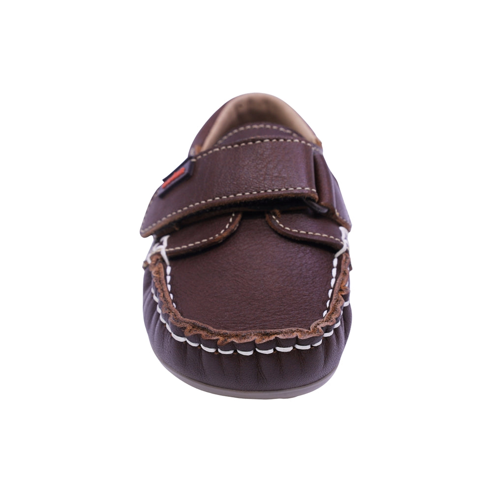 MOCASÍN AUDAZ PARA NIÑO COLOR CAFÉ DE PIEL MALAGA CON TIRA DE CONTACTO