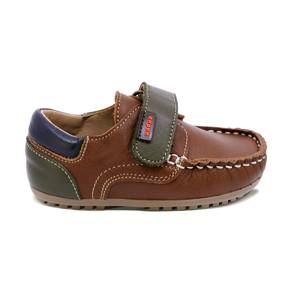 MOCASÍN AUDAZ PARA NIÑO DE PIEL COLOR CAFÉ CLARO MÁLAGA CON TIRA DE CONTACTO