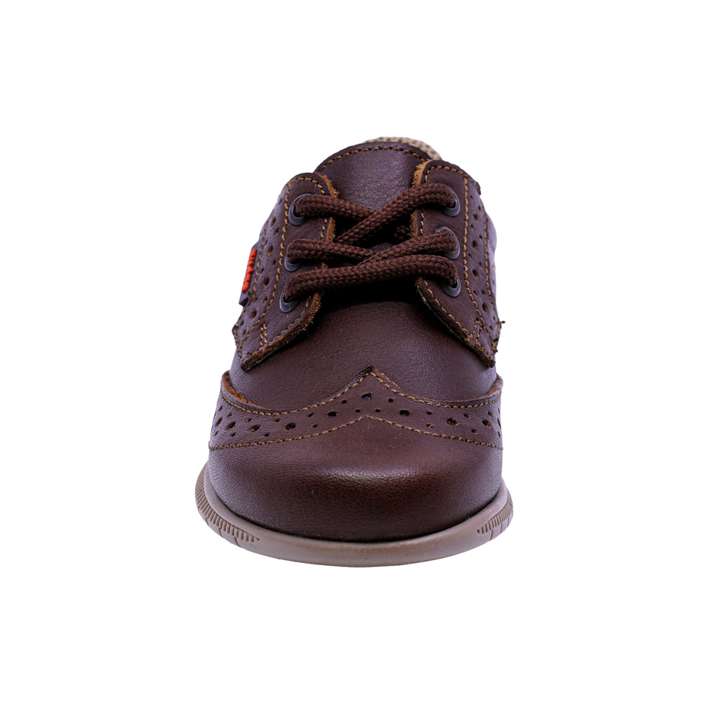ZAPATO AUDAZ PARA NIÑO COLOR CAFÉ DE PIEL CLICK CON AGUJETA