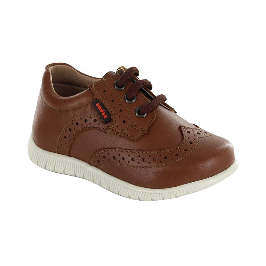Zapato Audaz para niño en piel café claro Click con brogue decorativo