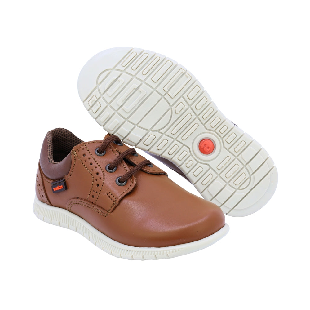 Zapato Audaz para niño en piel café claro Click con perforaciones decorativas