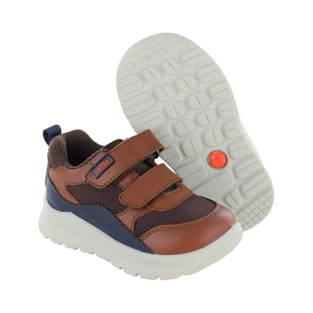 Tenis para Niño Audaz Material Piel Color Miel Tokio con Doble Tira de Contacto