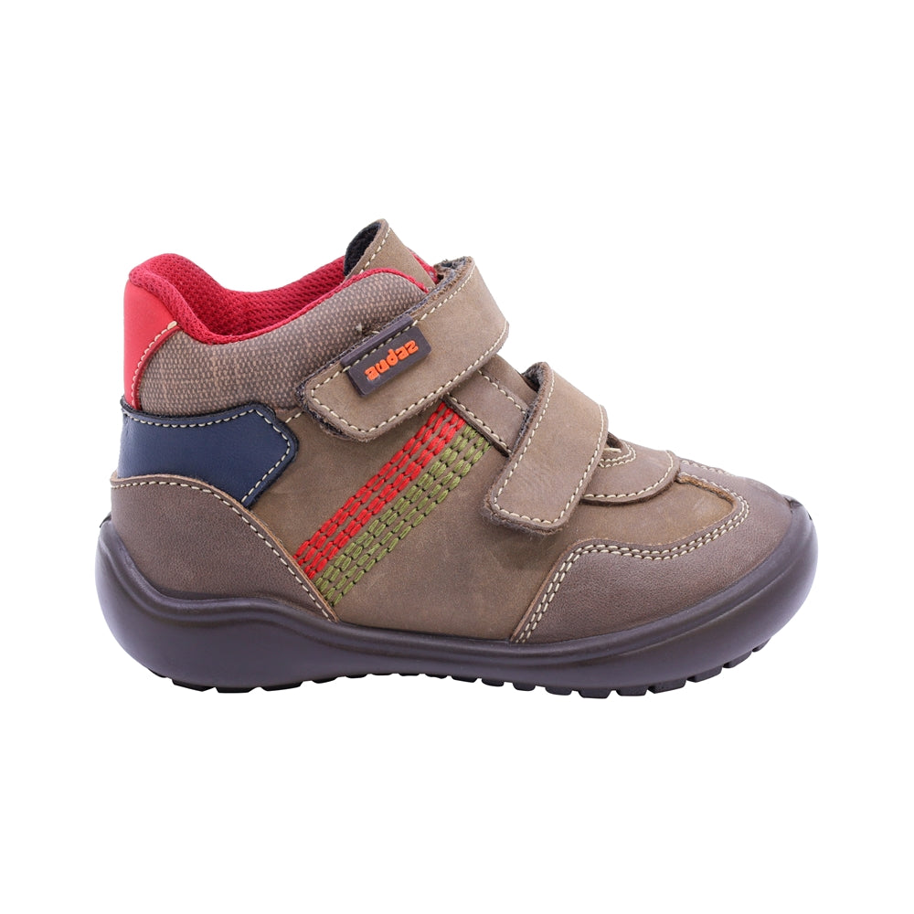 Bota Audaz para niño en piel arena Castor con detalles en contraste