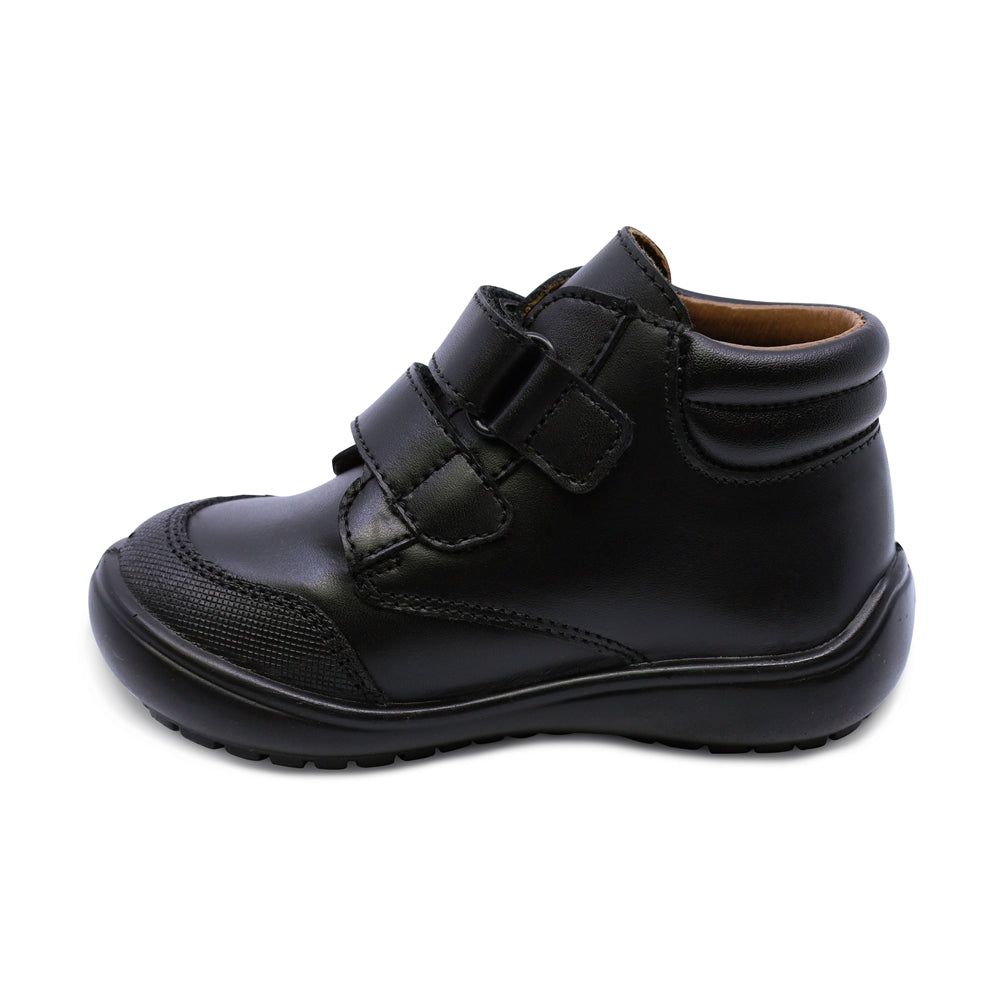 Bota escolar Audaz para niño de piel en negro Castor con puntera antirraspaduras
