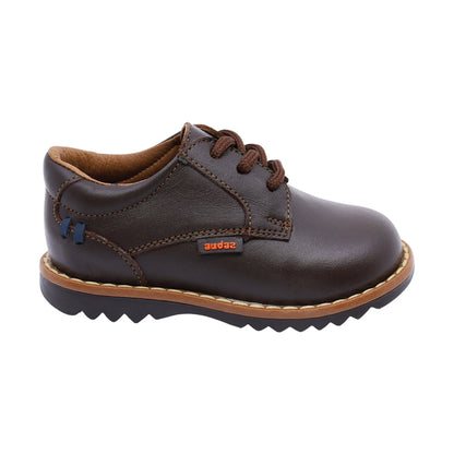 Zapato Audaz para niño en piel café Rondy con agujetas