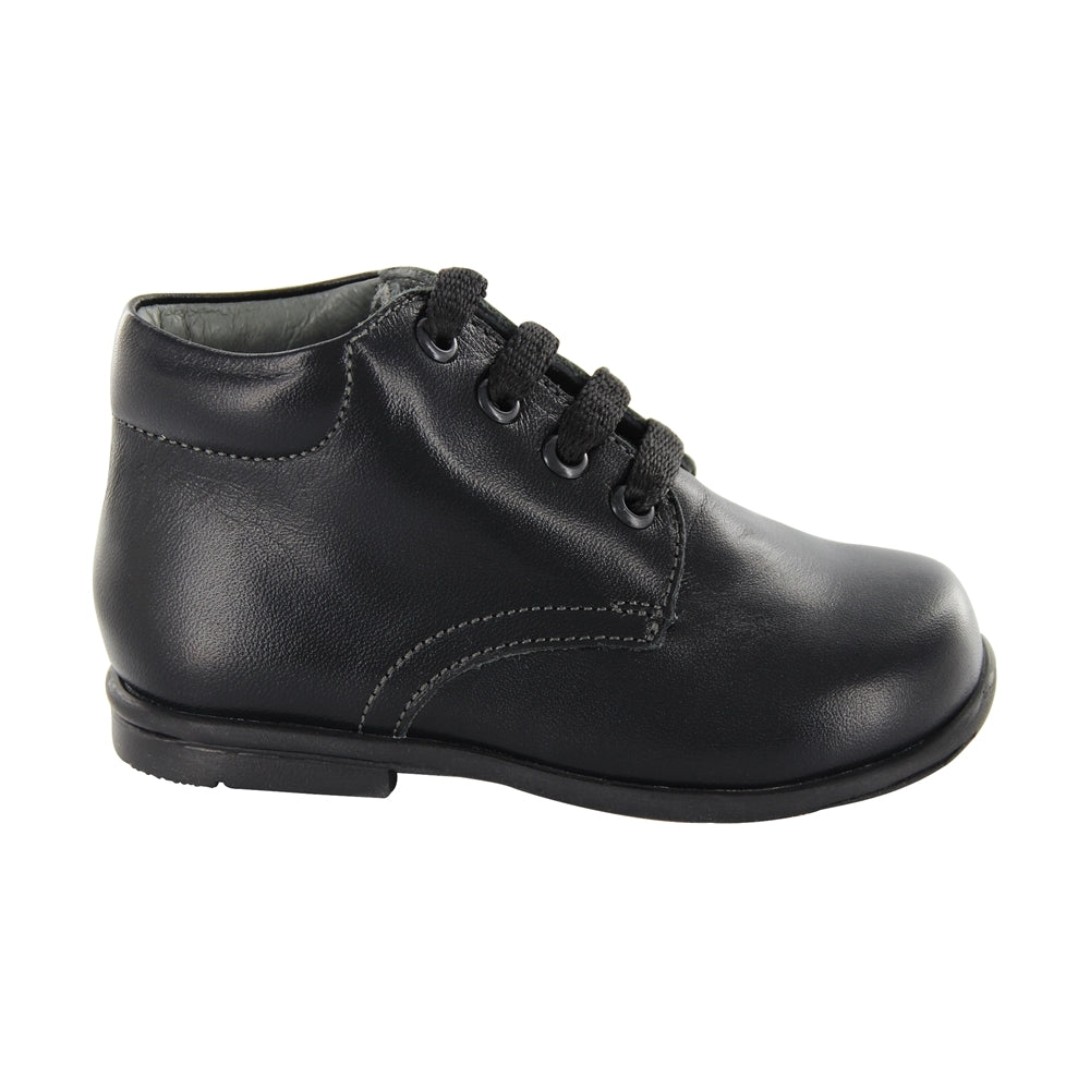 Bota Audaz para niño en piel negro Tommy con agujetas