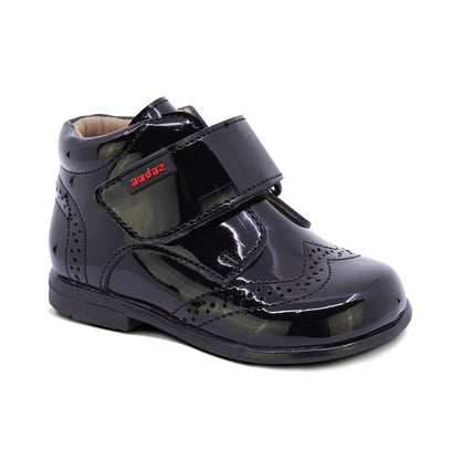 BOTITA AUDAZ PARA NIÑO EN CHAROL COLOR NEGRO TOMY CON TIRA DE CONTACTO