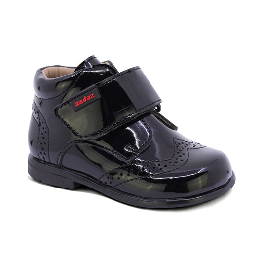 BOTITA AUDAZ PARA NIÑO EN CHAROL COLOR NEGRO TOMY CON TIRA DE CONTACTO