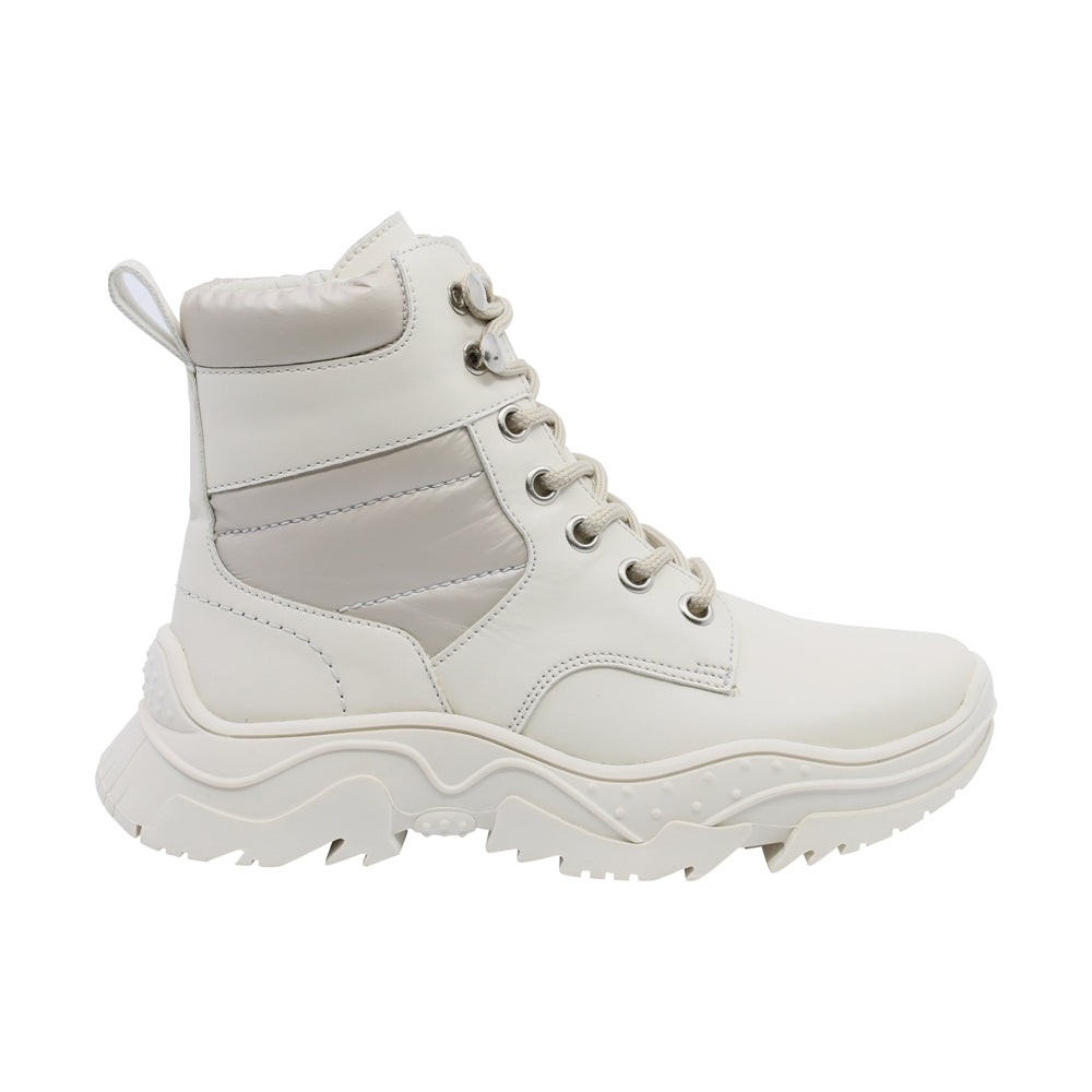 Bota Coqueta para niña en sintético beige Winko con suela dentada