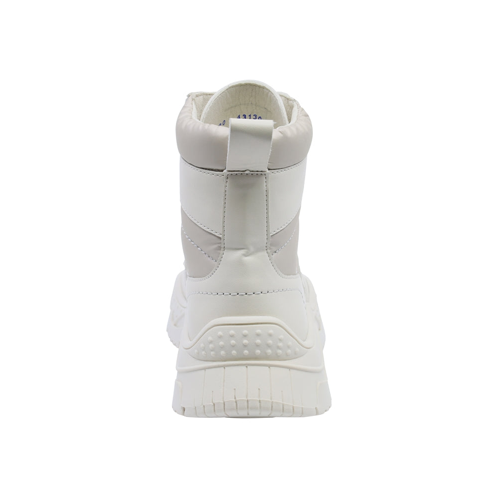 Bota Coqueta para niña en sintético beige Winko con suela dentada