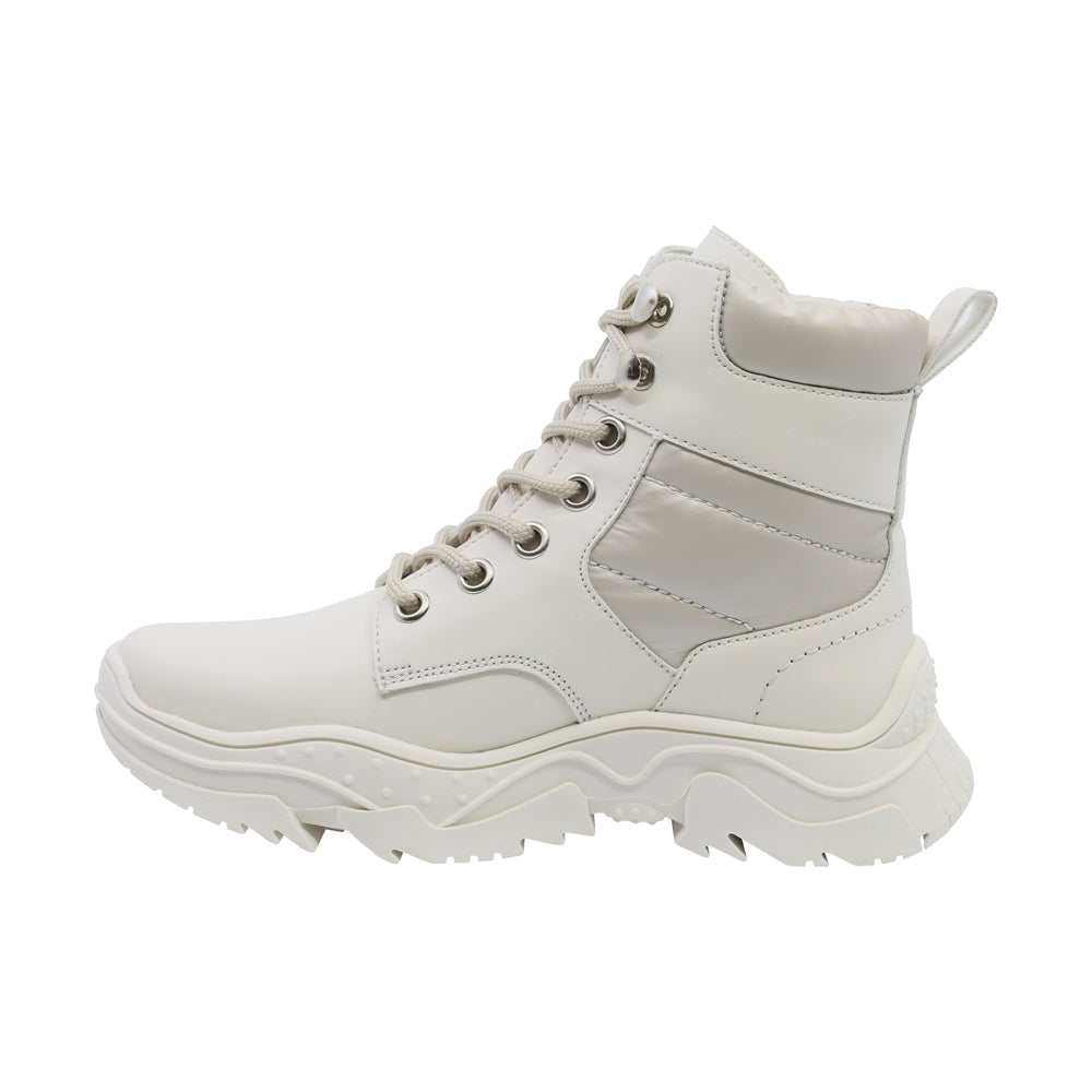 Bota Coqueta para niña en sintético beige Winko con suela dentada