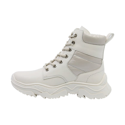 Bota Coqueta para niña en sintético beige Winko con suela dentada