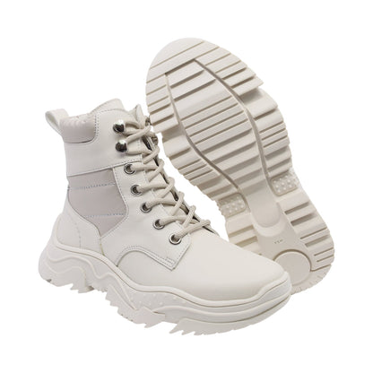 Bota Coqueta para niña en sintético beige Winko con suela dentada