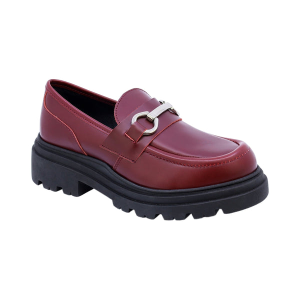 Mocasín Coqueta para niña en piel vino Jazz con adorno metálico